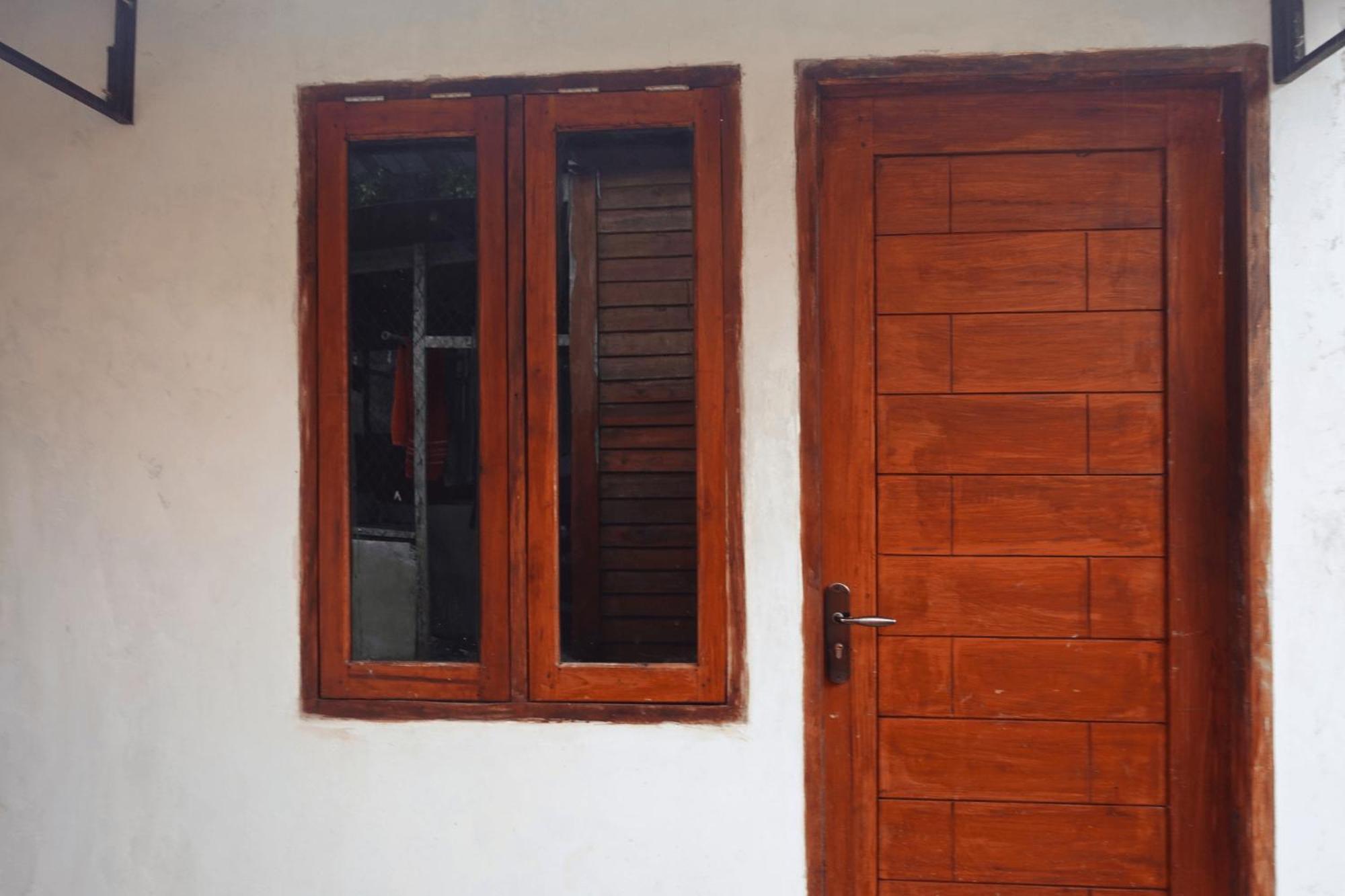 Mayeka Transit Hostel Bandara Internasional Lombok Прая Екстериор снимка