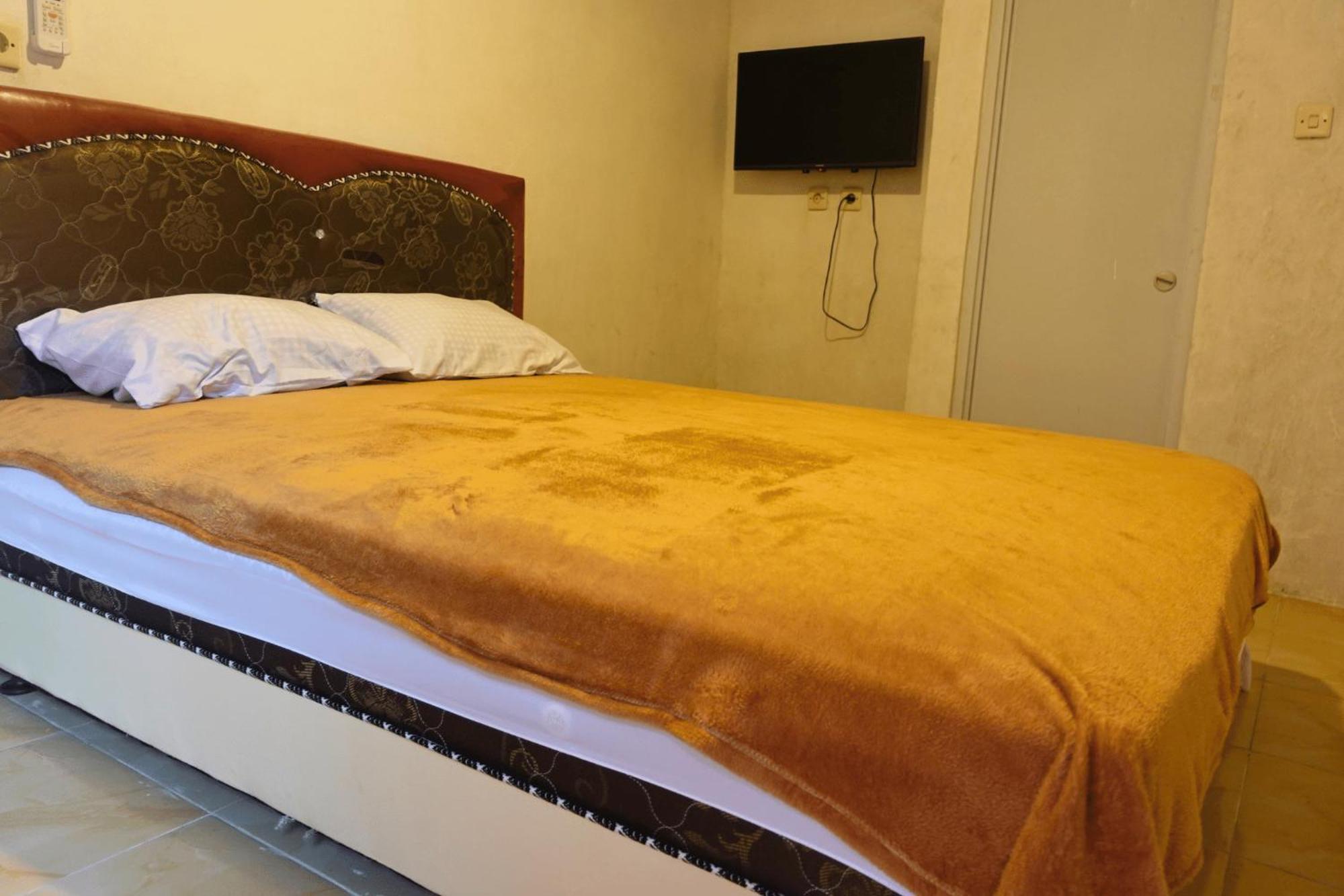 Mayeka Transit Hostel Bandara Internasional Lombok Прая Екстериор снимка