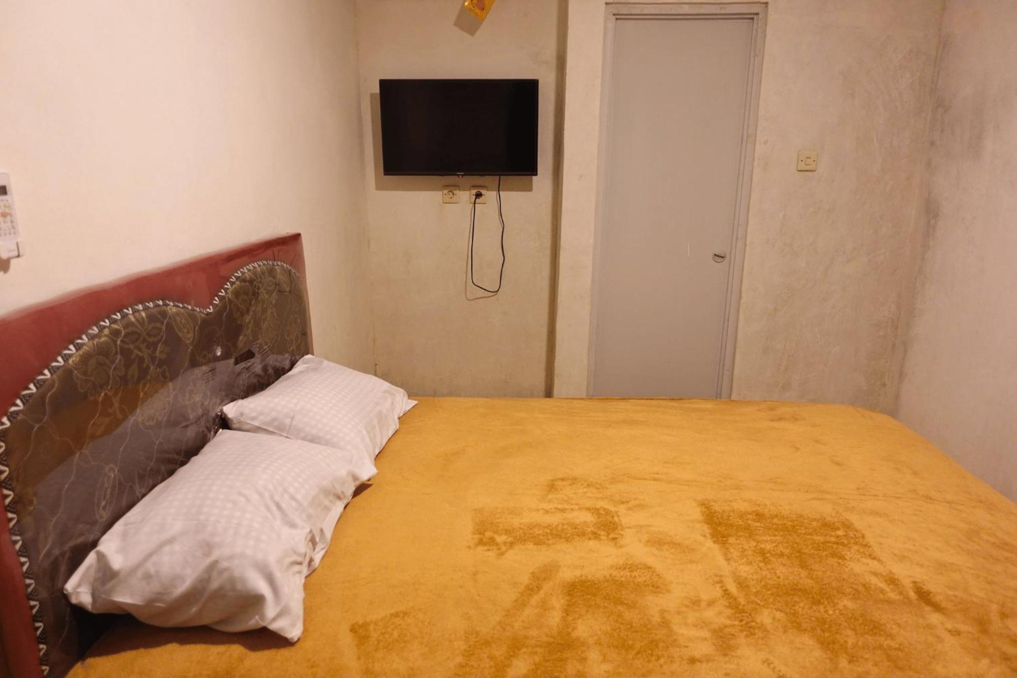 Mayeka Transit Hostel Bandara Internasional Lombok Прая Екстериор снимка