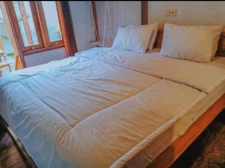 Mayeka Transit Hostel Bandara Internasional Lombok Прая Екстериор снимка