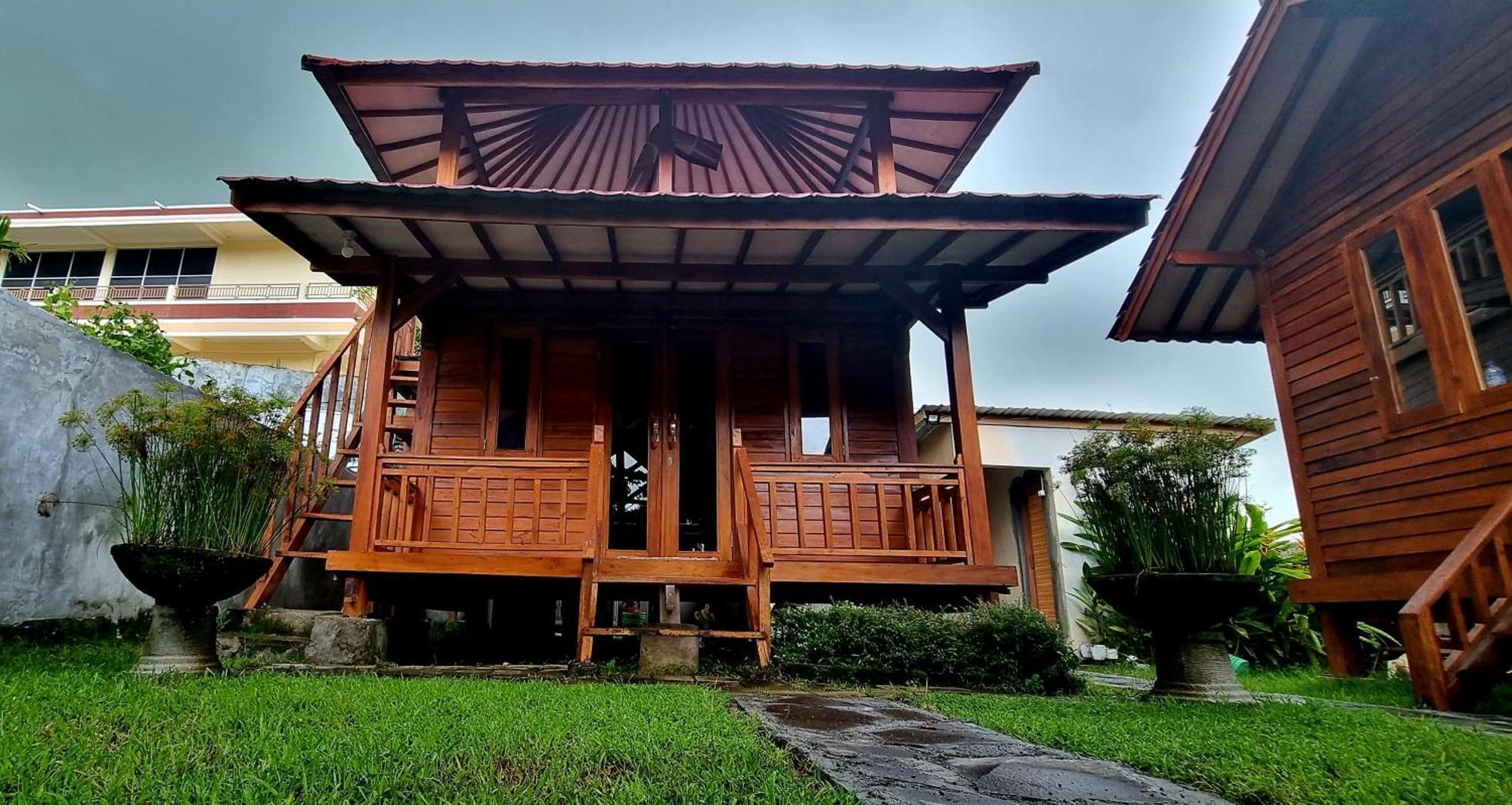 Mayeka Transit Hostel Bandara Internasional Lombok Прая Екстериор снимка